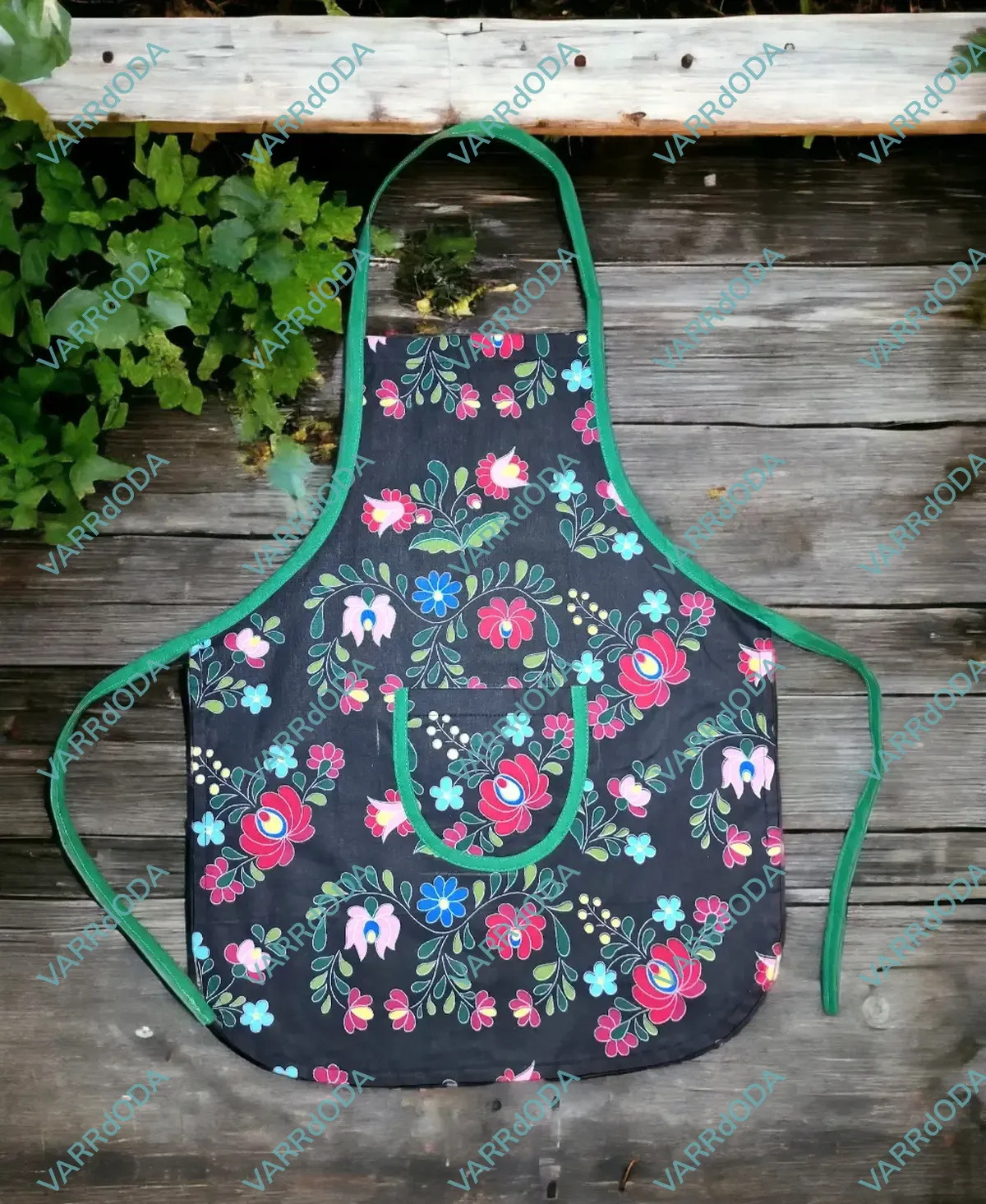 Fekete-zöld kalocsai kötény gyerekeknek