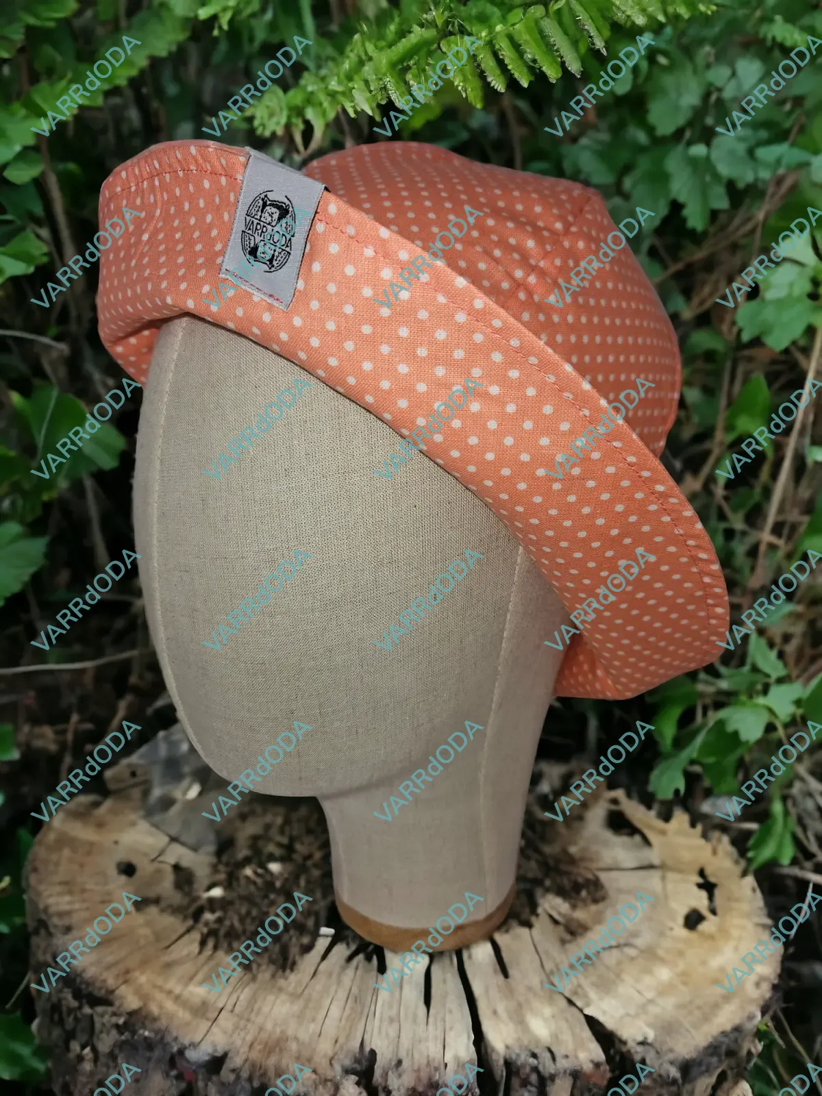 Barack napozó kalap