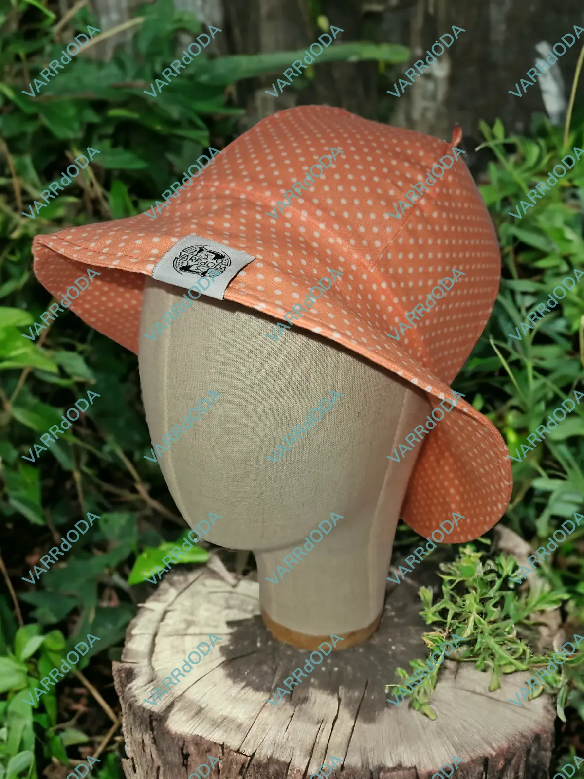 Barack napozó kalap