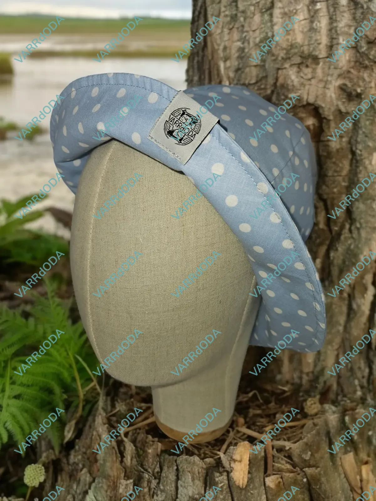 Kék pöttyös napozó kalap