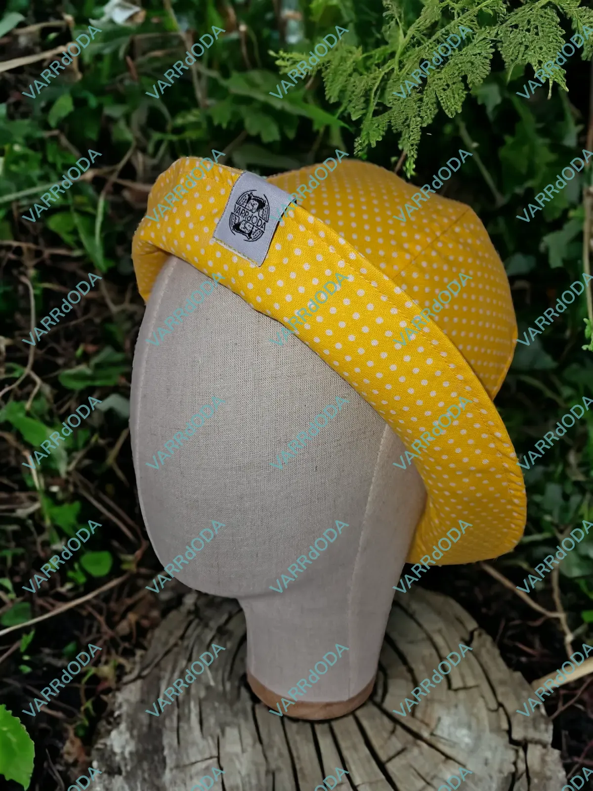 Sárga pöttyös napozó kalap