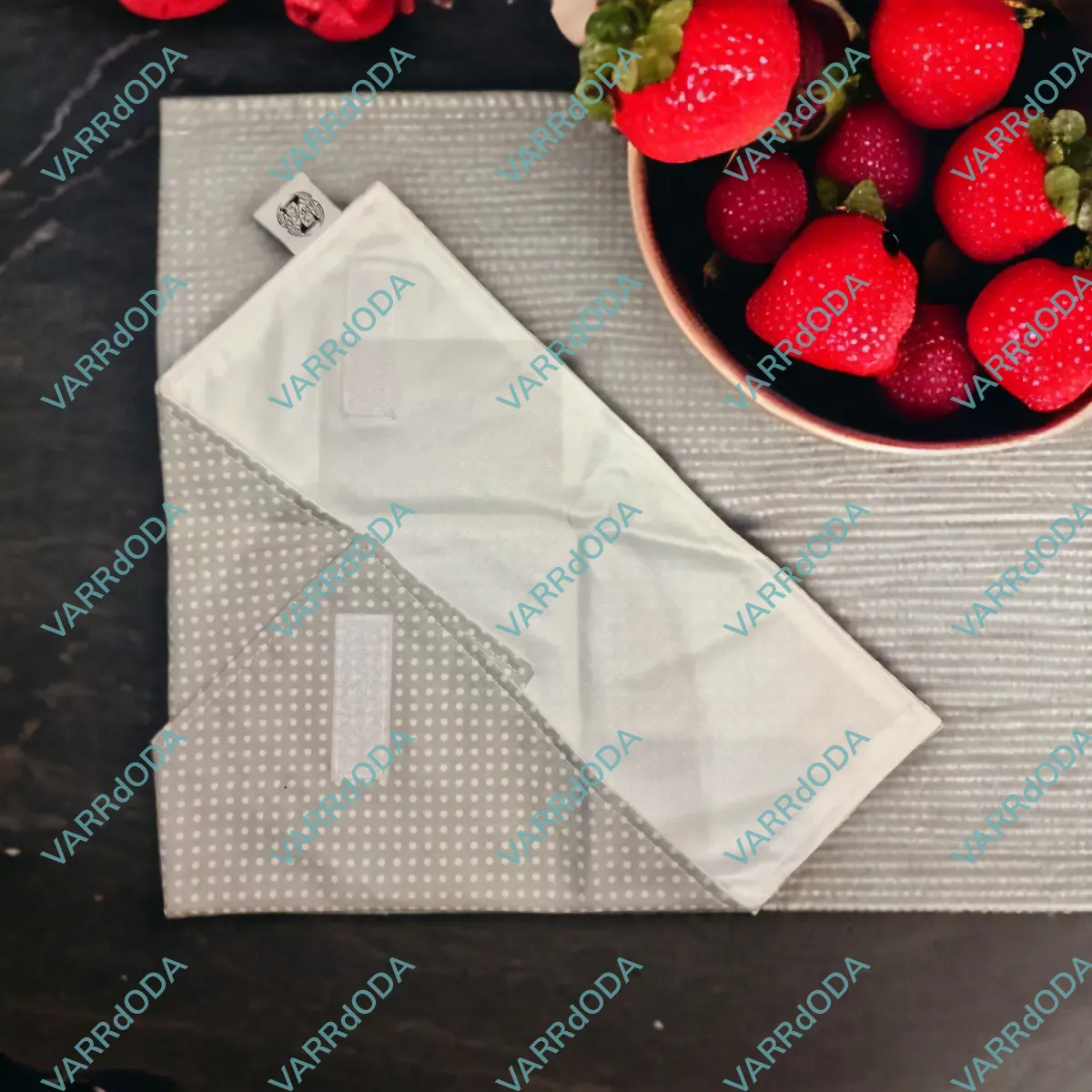 Szürke pöttyös újraszalvéta