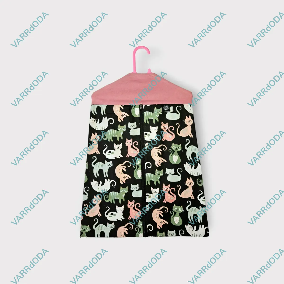 Rózsaszín-fekete cicás ruhatartó