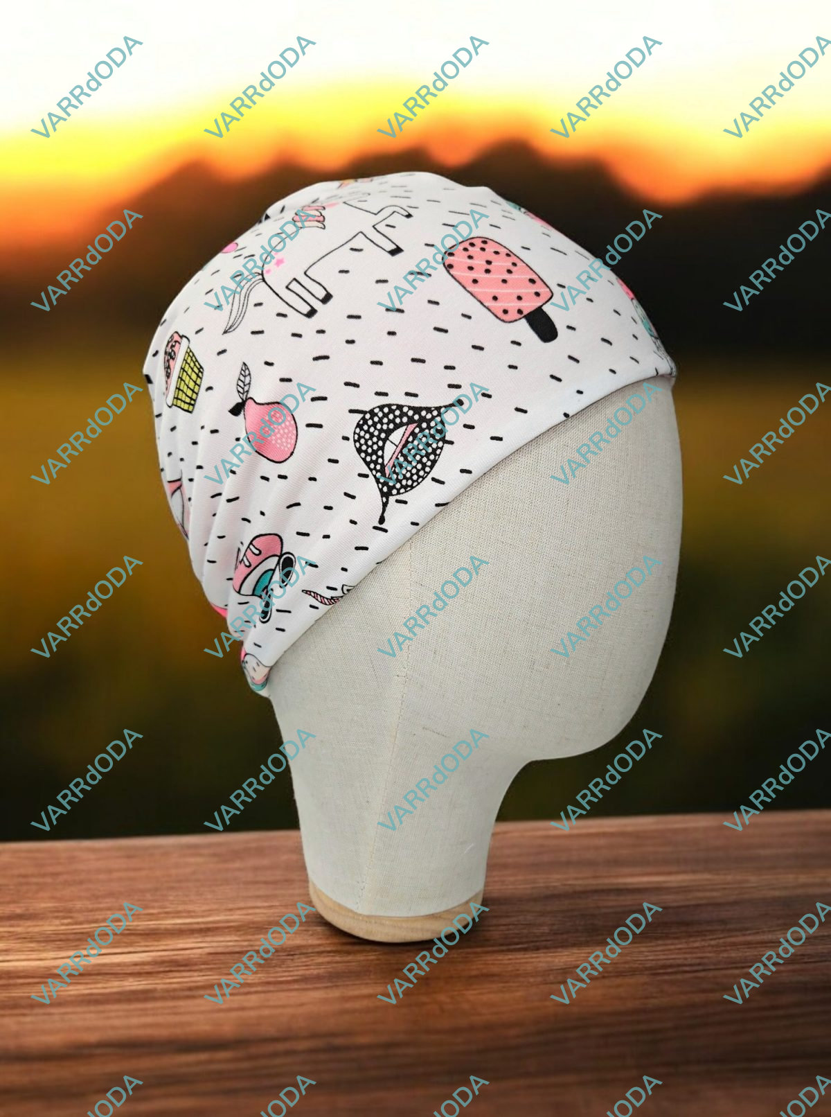 Vidám unikornis lezser sapka