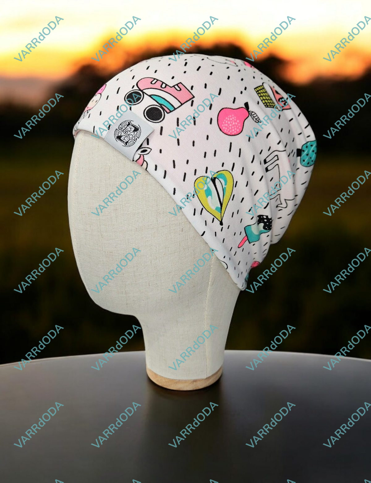 Vidám unikornis lezser sapka