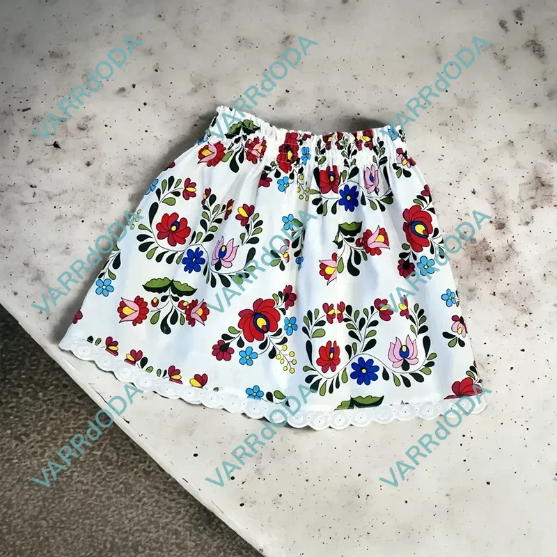 kislány kalocsai mintás szoknya